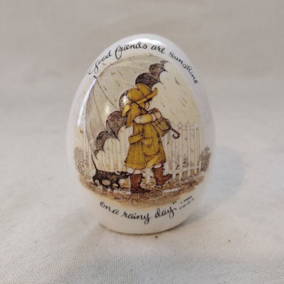 Vintage 1973 Holly Hobbie Good Friends are Sunshine On A Rainy Day Porcelain Egg - Picture 5 of 8